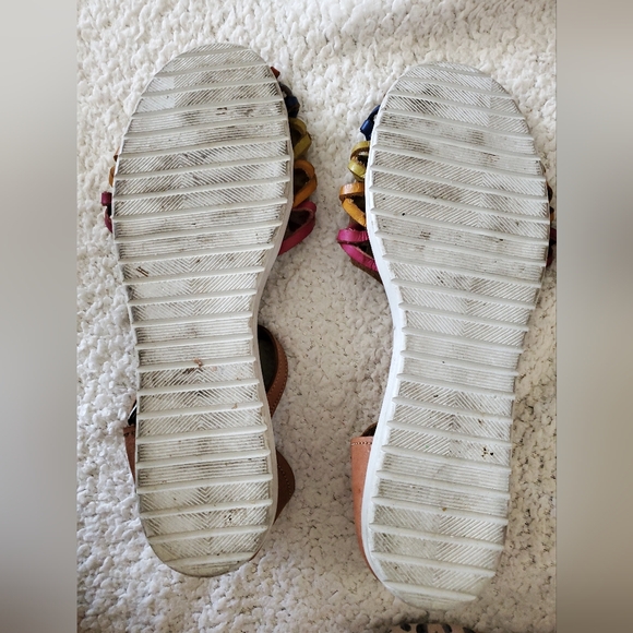 Alcazars Artesanias Floral Embroidered Leather Sandals - Picture 14 of 14